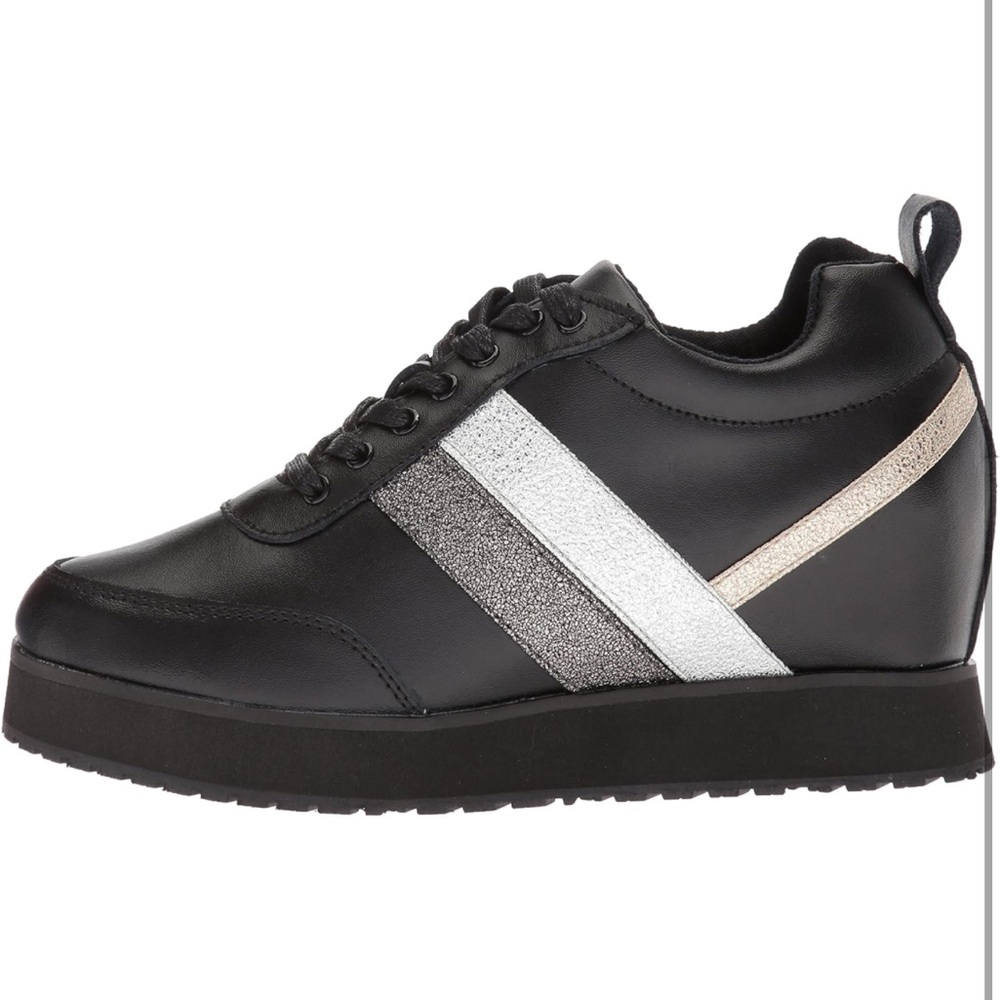 Very Volatile Women’s Sarita Platform Sneaker In Black